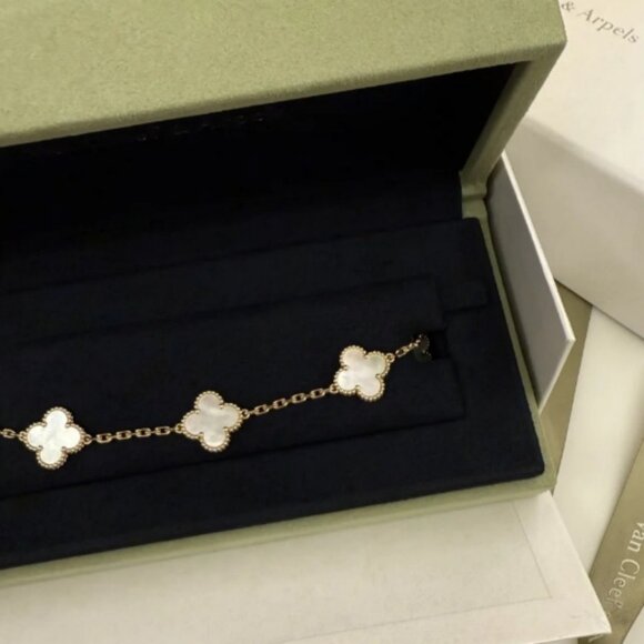 Vintage Alhambra Styled Bracelet, 5 Motifs, 18k yellow gold Brand New, Comes Pac - Picture 1 of 5